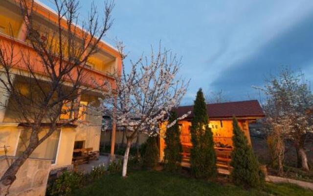 Отель Marinovata Kashta Guest House Болгария, Шумен - отзывы, цены и фото номеров - забронировать отель Marinovata Kashta Guest House онлайн вид на фасад