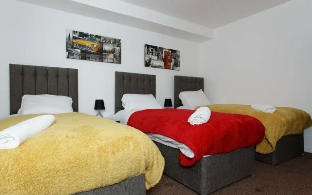 Shaftesbury Apartment