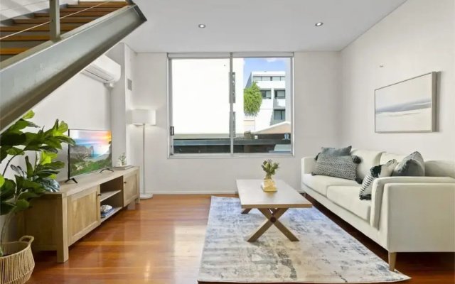 Beautiful Bondi 1-bed Apartment Meters From Beach