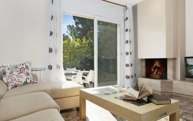 Modern Villa in Canyelles With Private Swimming Pool