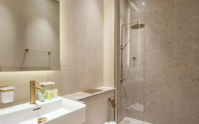 LUX  The Phantom Sky Pool Suite