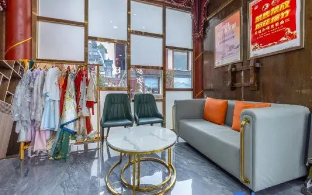 Aimi Hotel
