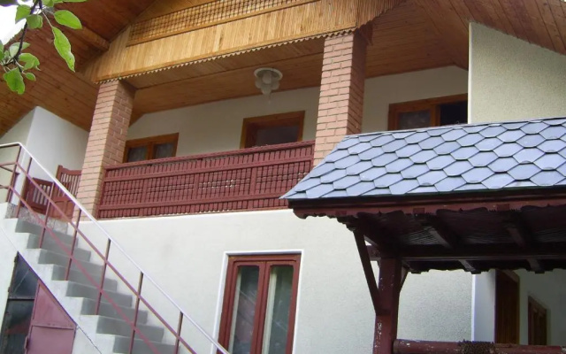 Casa dintre lacuri
