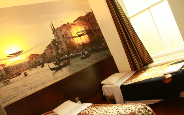 Exhibition Court Hotel 4