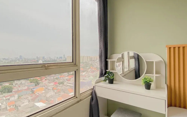 Cozy And Homey 2Br At Nifarro Park Apartment