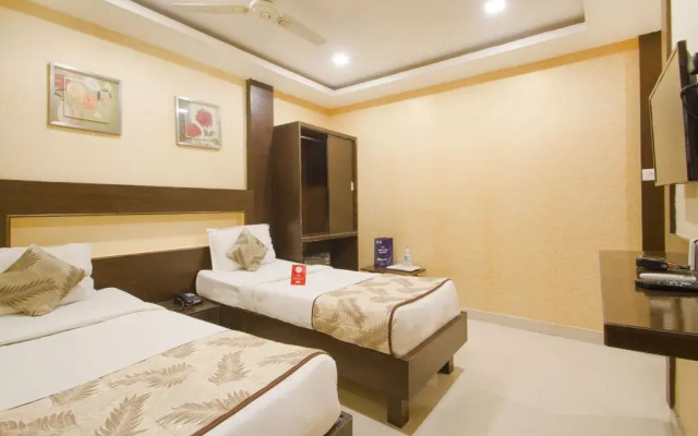 Sree Chandana Hotel by OYO Rooms