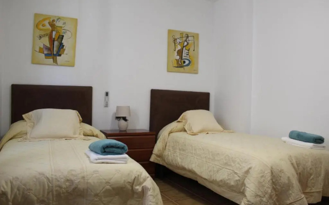 Casa Esmeralda by CasaTuristica