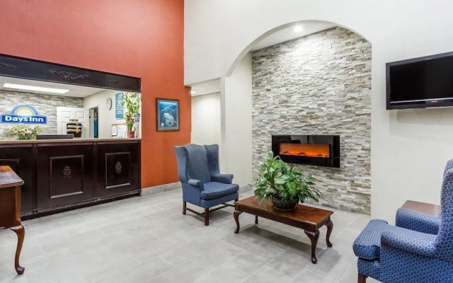 Days Inn Hendersonville