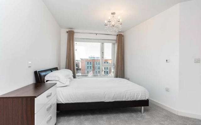 Luxurious Gunwharf Quays Sunset Views