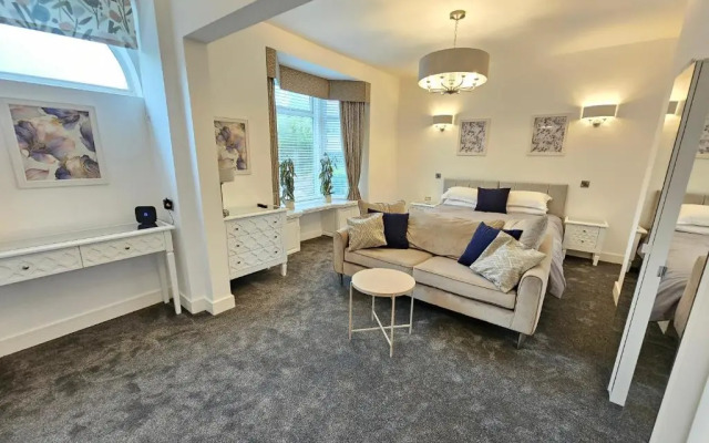 Abbey Hotel (Adults Only)