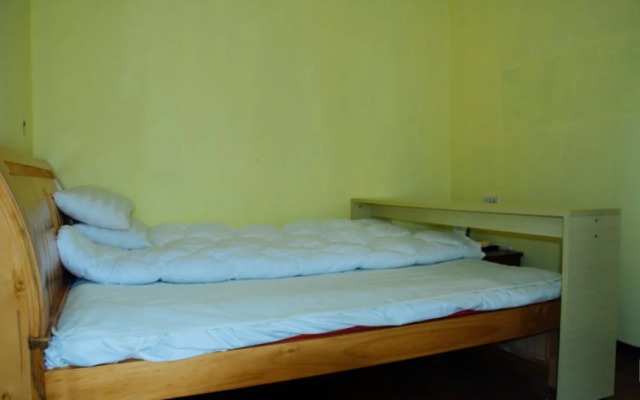 How Flowers Youth Hostel
