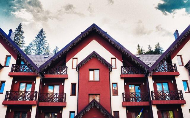 Karpatski Hotel & Restaurant вид на фасад