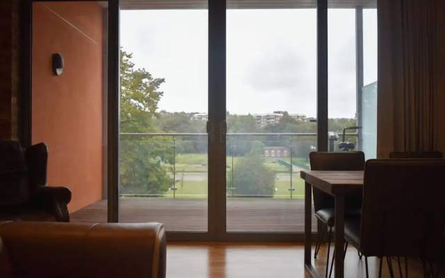 Modern 1 Bedroom Apartment With Balcony By Preston Park