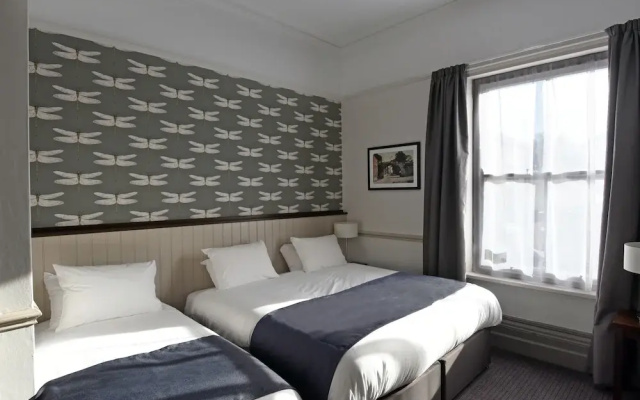 Oaklands Hotel By Greene King Inns