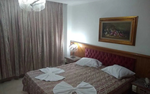 La Guardia Hotel