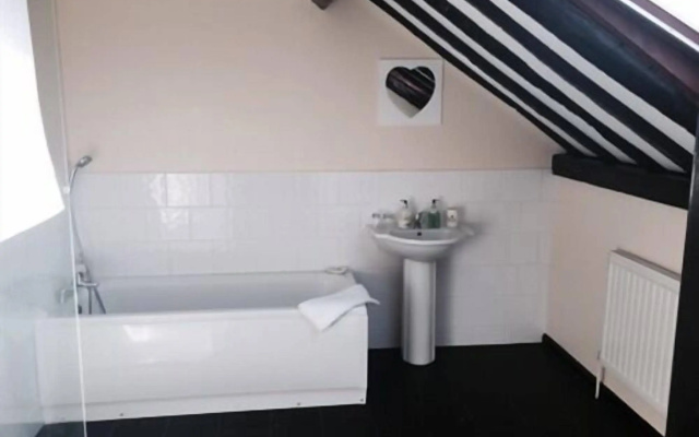 Coach House Hotel