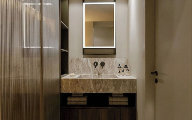 Nesean Plaza Hotel
