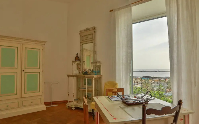 Amazing Sea View in Historic Building in Downtown by Wonderful Italy