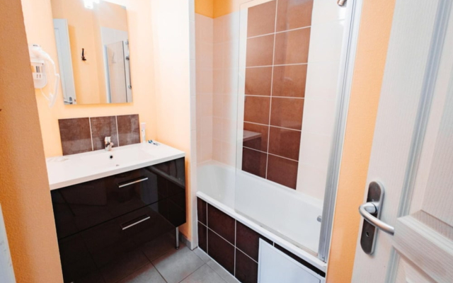 Cozy 2-bedroom Apartment for 4 People
