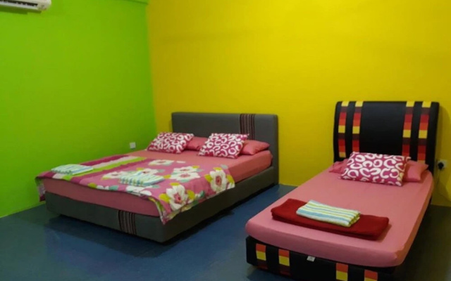OYO 90215 Awani Homestay