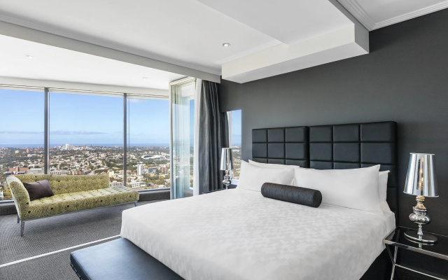 Meriton Suites World Tower
