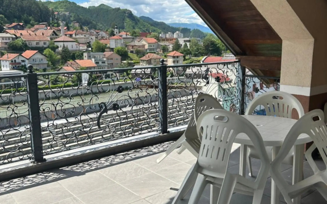 Apartmani prenj 1 i 2 centar