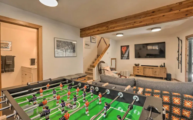 Tahoe Donner Retreat w/ Decks & Lake Access!