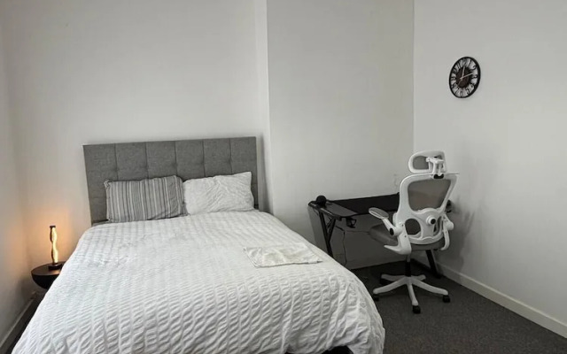 Kensington Studio, 3rd-floor City Base