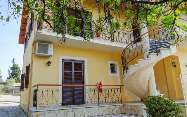 Eleni's Apartments & Studios