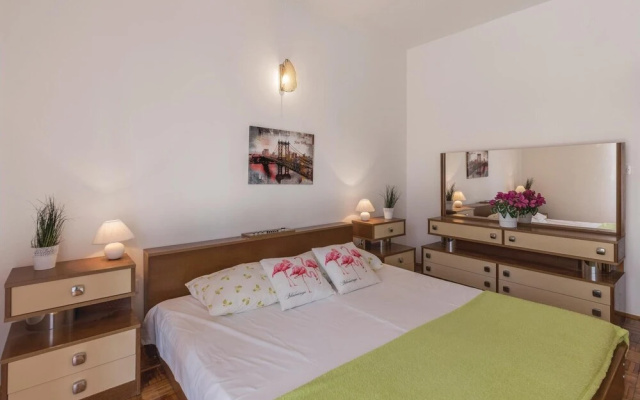 Nice Home in Liznjan With Wifi and 3 Bedrooms