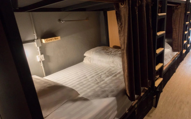 Comfy Bed Hostel - Adults Only