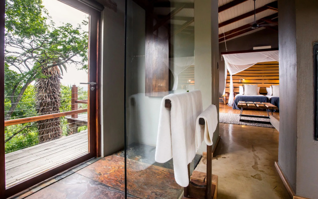 Rhino Ridge Safari Lodge