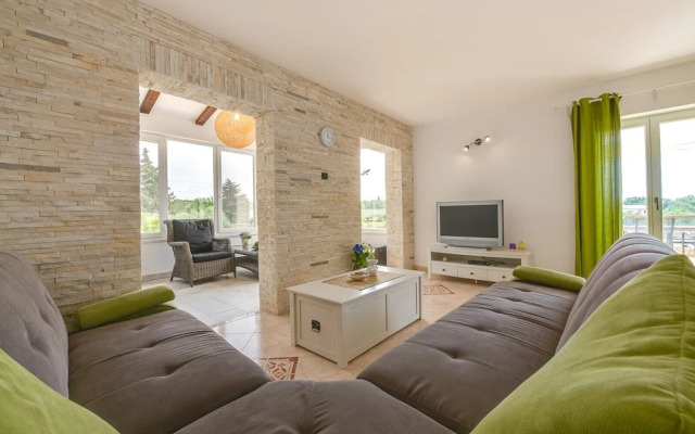 Villa Tanga near Rovinj with Pool