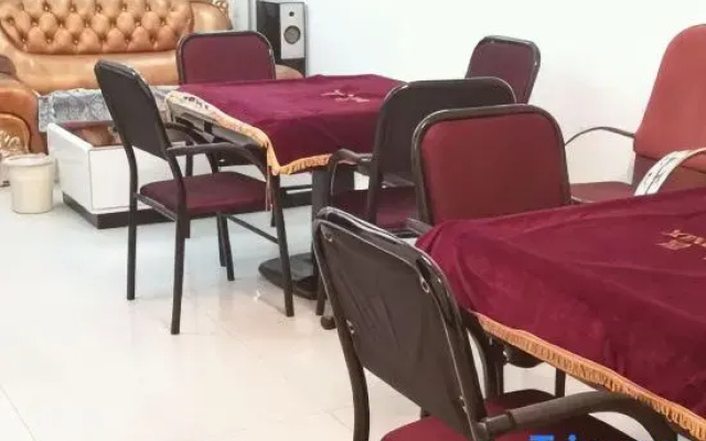 Qujing Hongqiang Business Hotel