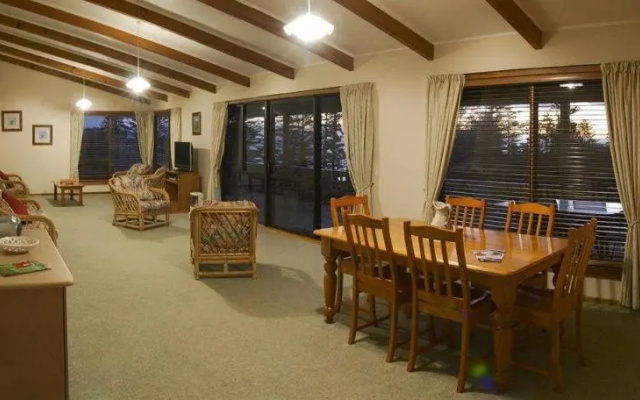 Kentia Holiday Apartments
