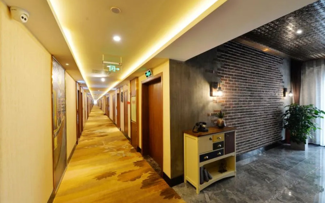 James Joyce Coffetel (Chengdu South Railway Station Airport Road)