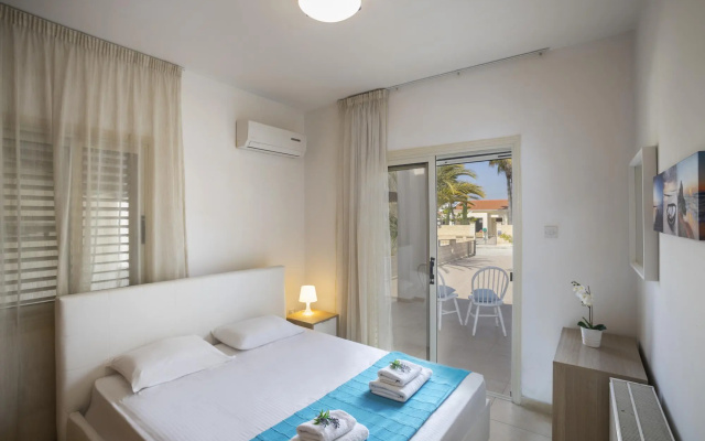 Beachfront Villa Meneou 5