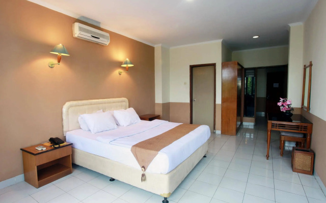 Alexander Hotel Tegal