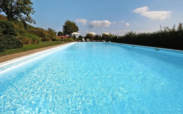 Estate in Monte Serra With Pool & Olive Views