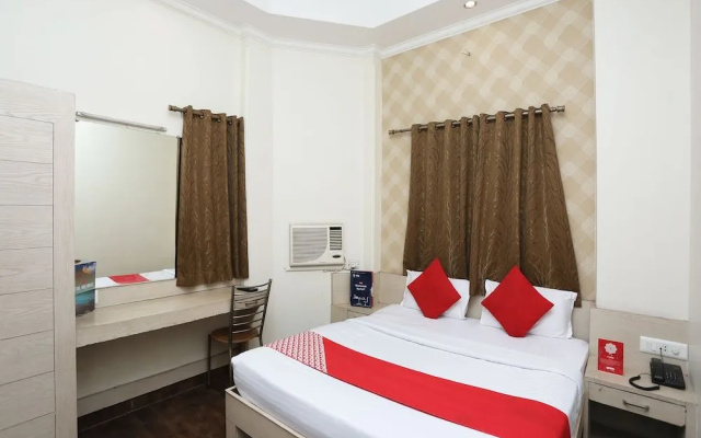 OYO 30240 Shri Radha Palace