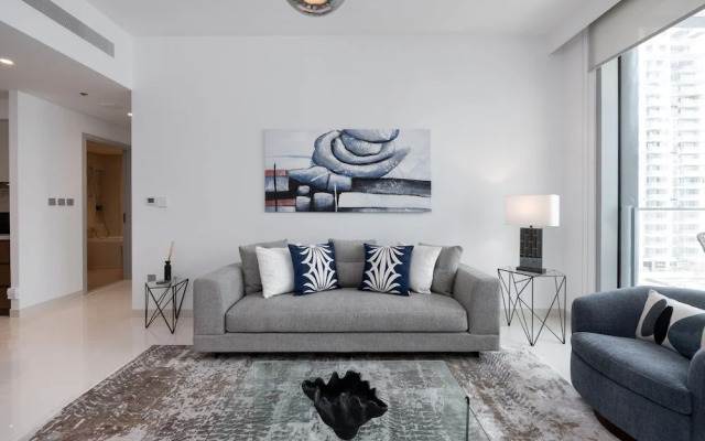 Contemporary 1BR w Dubai Marina Glimpse