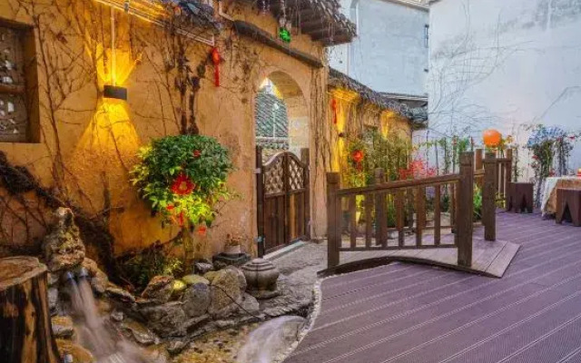 Huangshan Jixian Rusuoyuan Homestay (Hongcun Branch)