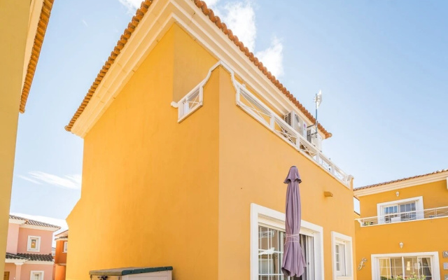 Serene Holiday Home in Baños y Mendigo With Swimming Pool