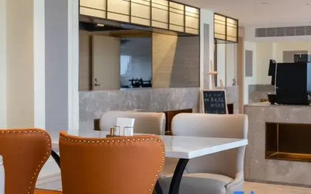 Vienna Hotel (Weishi County Government)