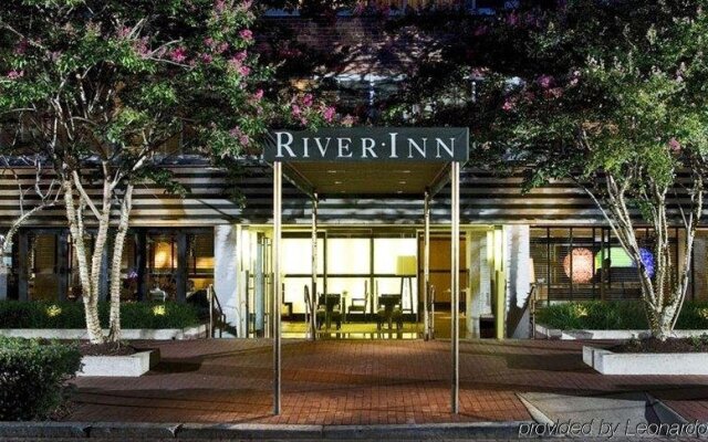 Отель The River Inn вид на фасад