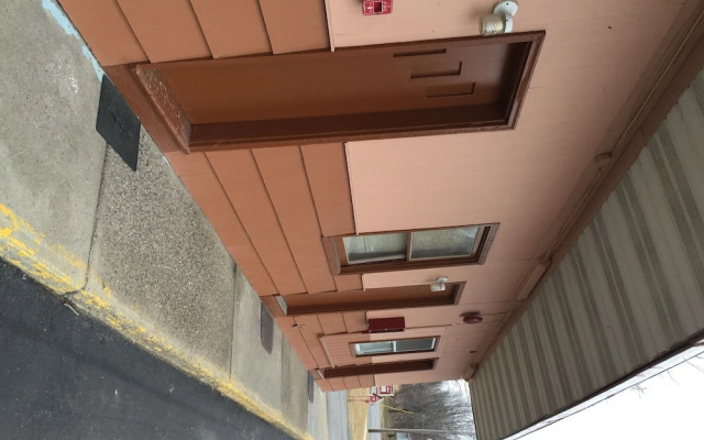 M and M Motel