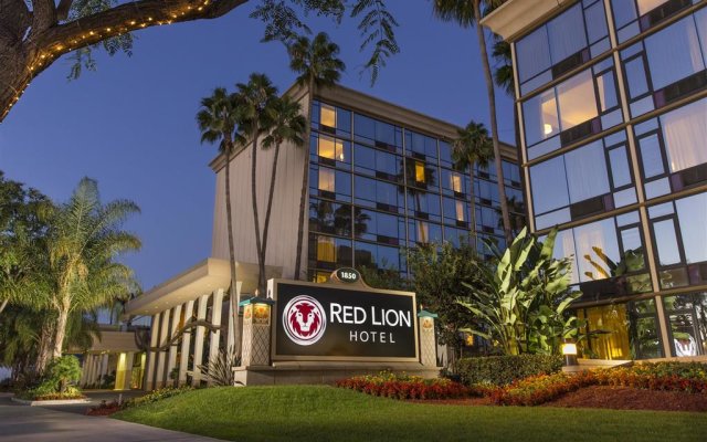 Red Lion Hotel Anaheim Resort 1