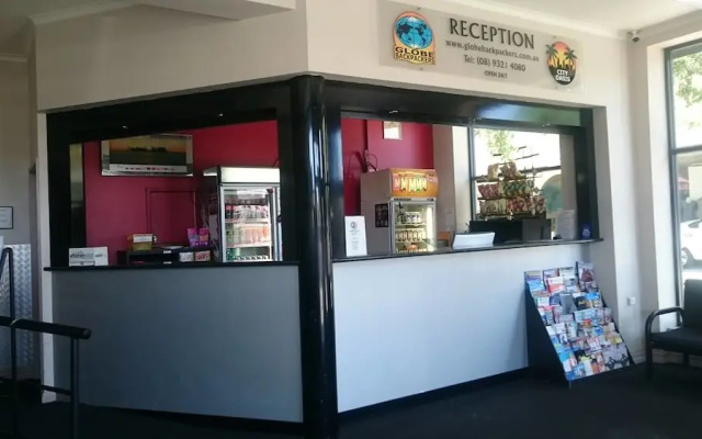 Globe Backpackers & City Oasis Resort