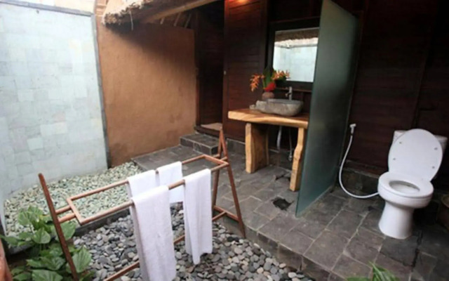 TS Hut Lembongan