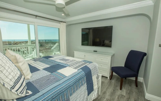 Sandpiper Cove 1115 3 Bedroom Condo by RedAwning